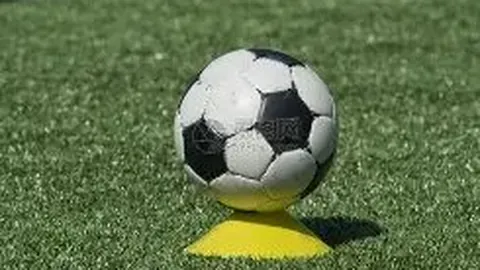 “外媒曝：本菲卡索要A费5000万欧转会费，曼联保留回购权”